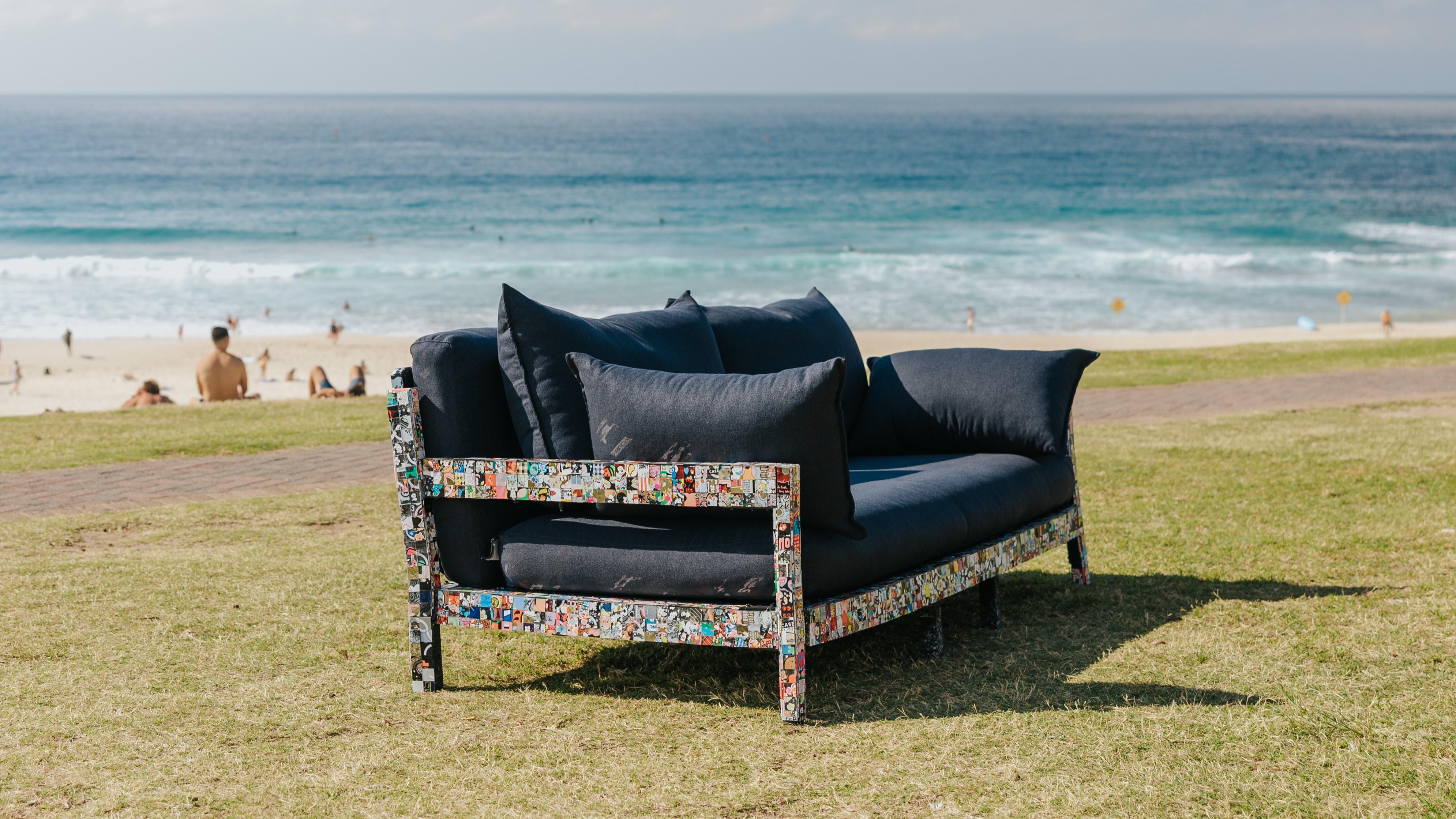 即日起4月29日,澳洲悉尼的CASETiFY STUDiO與創新家具設計公司Eva合作,使用Re/CASETiFY顆粒製作成 「Re/Treat 沙發」。