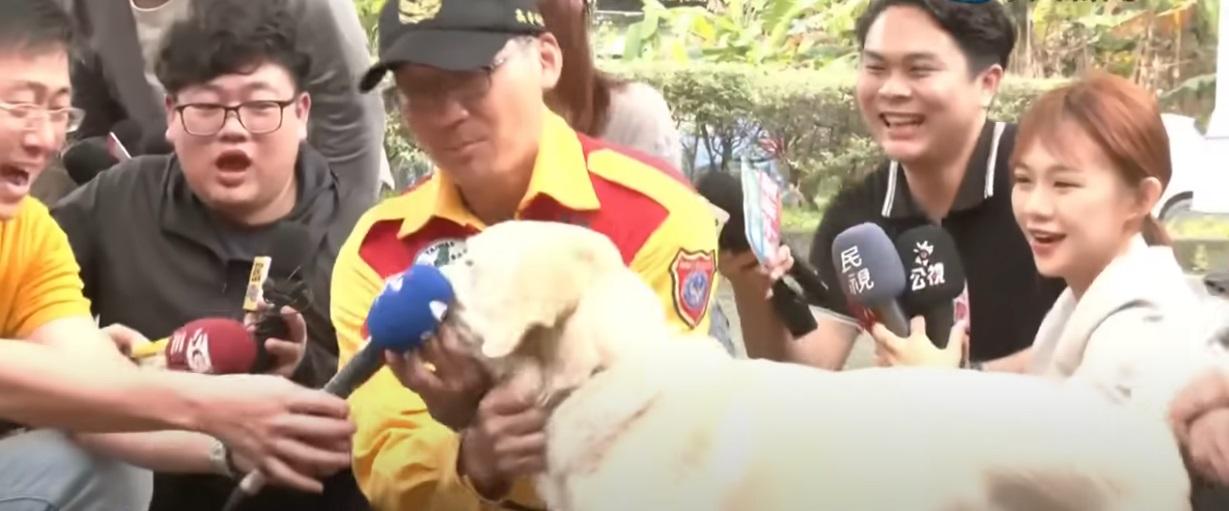 領犬員要Roger停止。(互聯網)