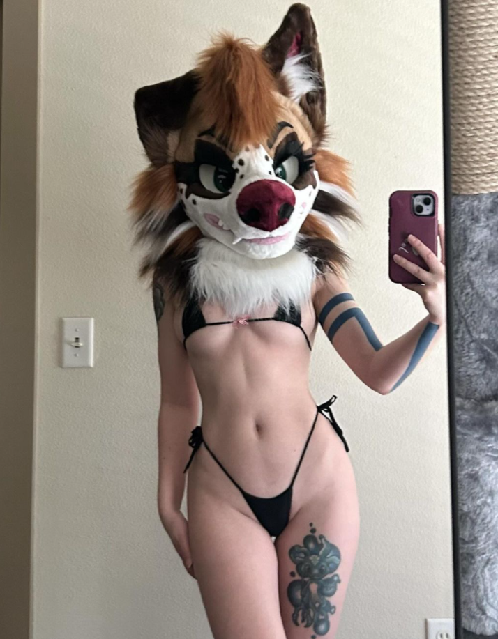 蒙頭入閘色情片狂吸4.5萬粉 男友被嘲有奇怪性癖愛動物