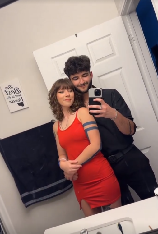 脫下動物頭套的潔德也常在Instagram發布一些和男友的生活日常,擁有至少4.5萬名粉絲。(圖/翻攝自Instagram@jadethefur)