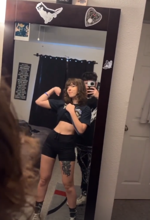 脫下動物頭套的潔德也常在Instagram發布一些和男友的生活日常,擁有至少4.5萬名粉絲。(圖/翻攝自Instagram@jadethefur)