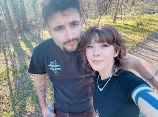 脫下動物頭套的潔德也常在Instagram發布一些和男友的生活日常,擁有至少4.5萬名粉絲。(圖/翻攝自Instagram@jadethefur)