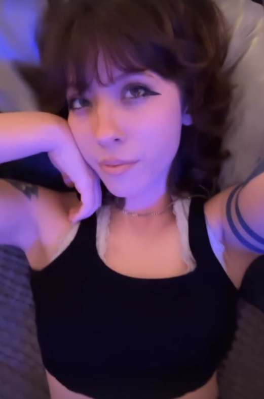 脫下動物頭套的潔德也常在Instagram發布一些和男友的生活日常,擁有至少4.5萬名粉絲。(圖/翻攝自Instagram@jadethefur)