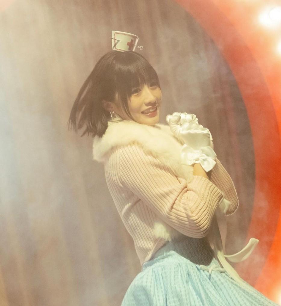 甚少經痛的sica自爆新歌預告發布當日姨媽到強烈陣痛,自言是消費月經後有報應。