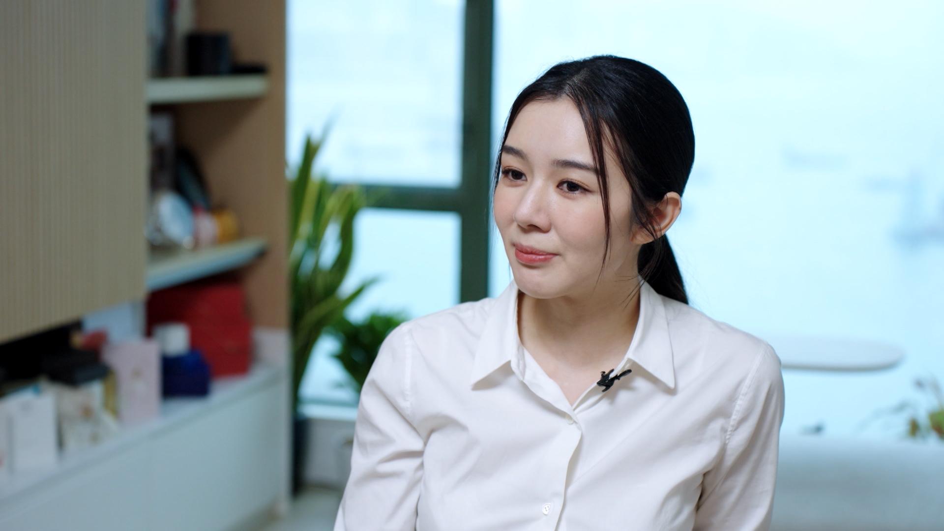 麥明詩年幼時缺乏自信,常與兄弟比較。