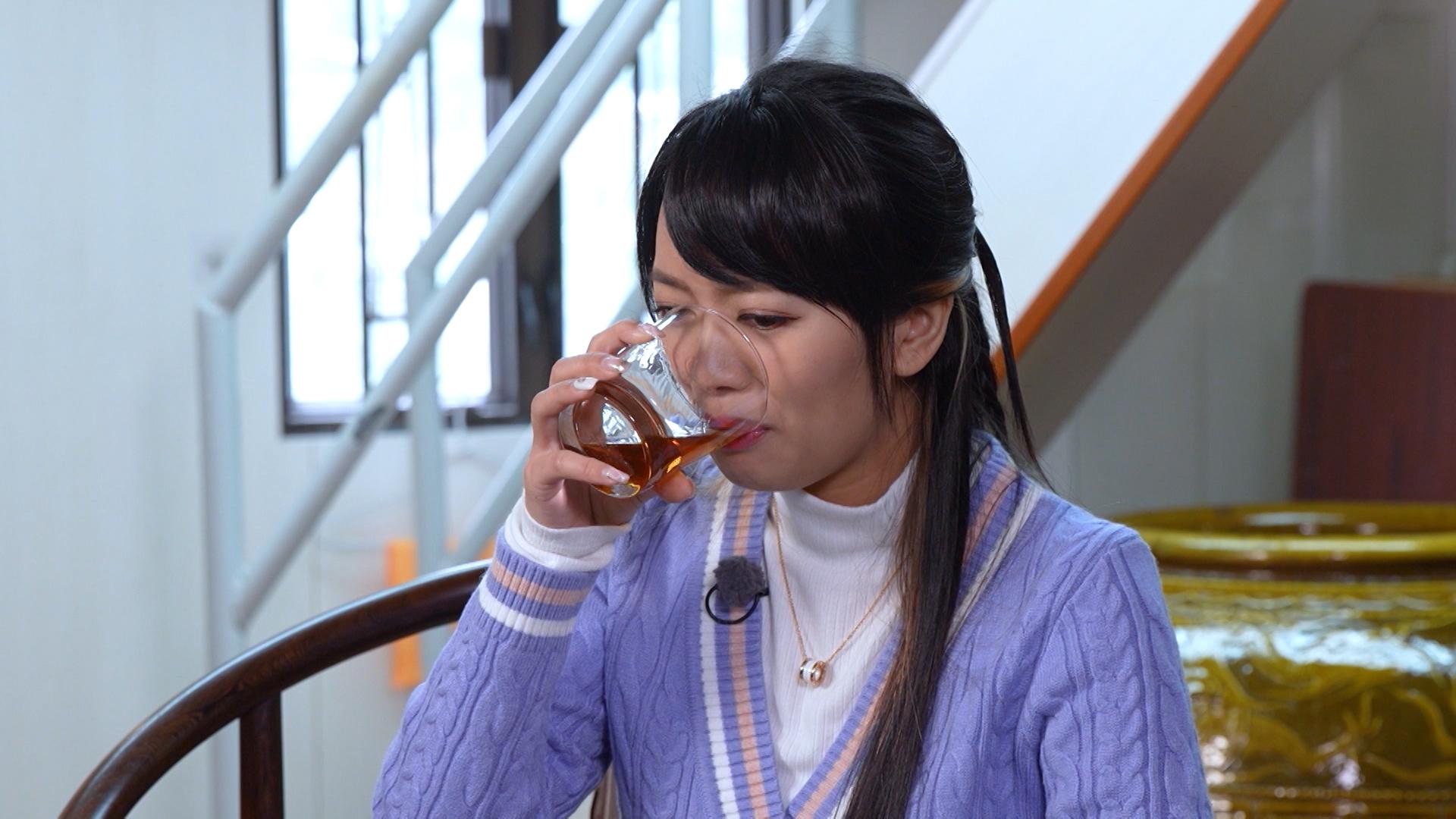 Hailey指蛤蚧酒比想像中易入口。