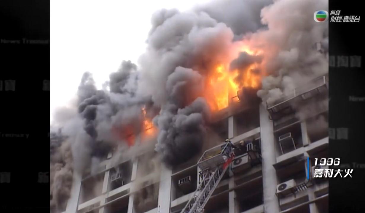 陳慧嫻曾接受電台訪問談到有天在嘉利大廈搭電梯,直達頂樓15樓卻嚇然發現外面一片漆黑。