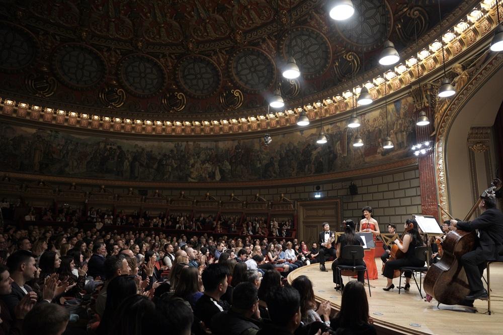 姚老師帶領團員到中東歐巡演