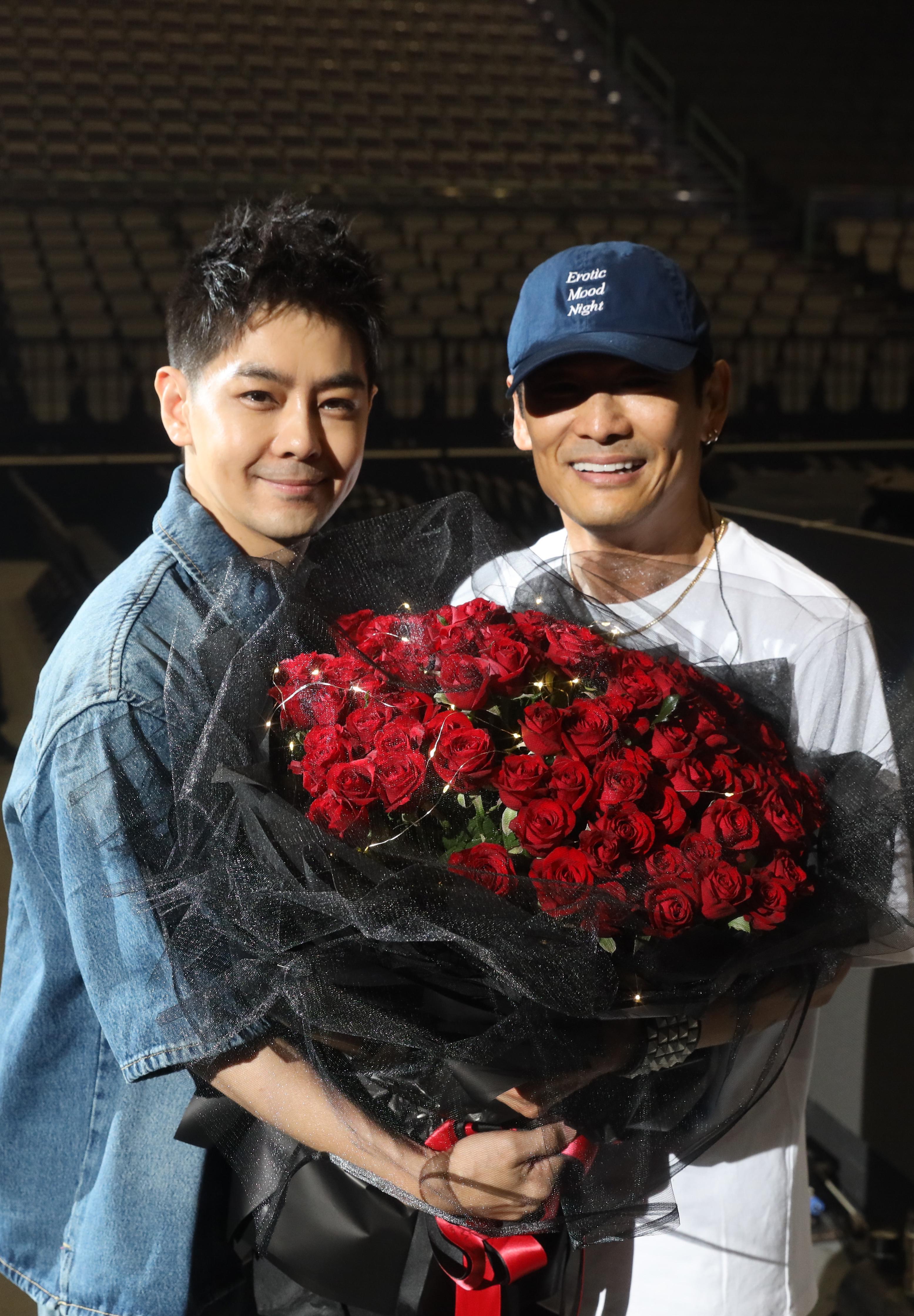 杜德偉獲林志穎專程來到會場探班支持。