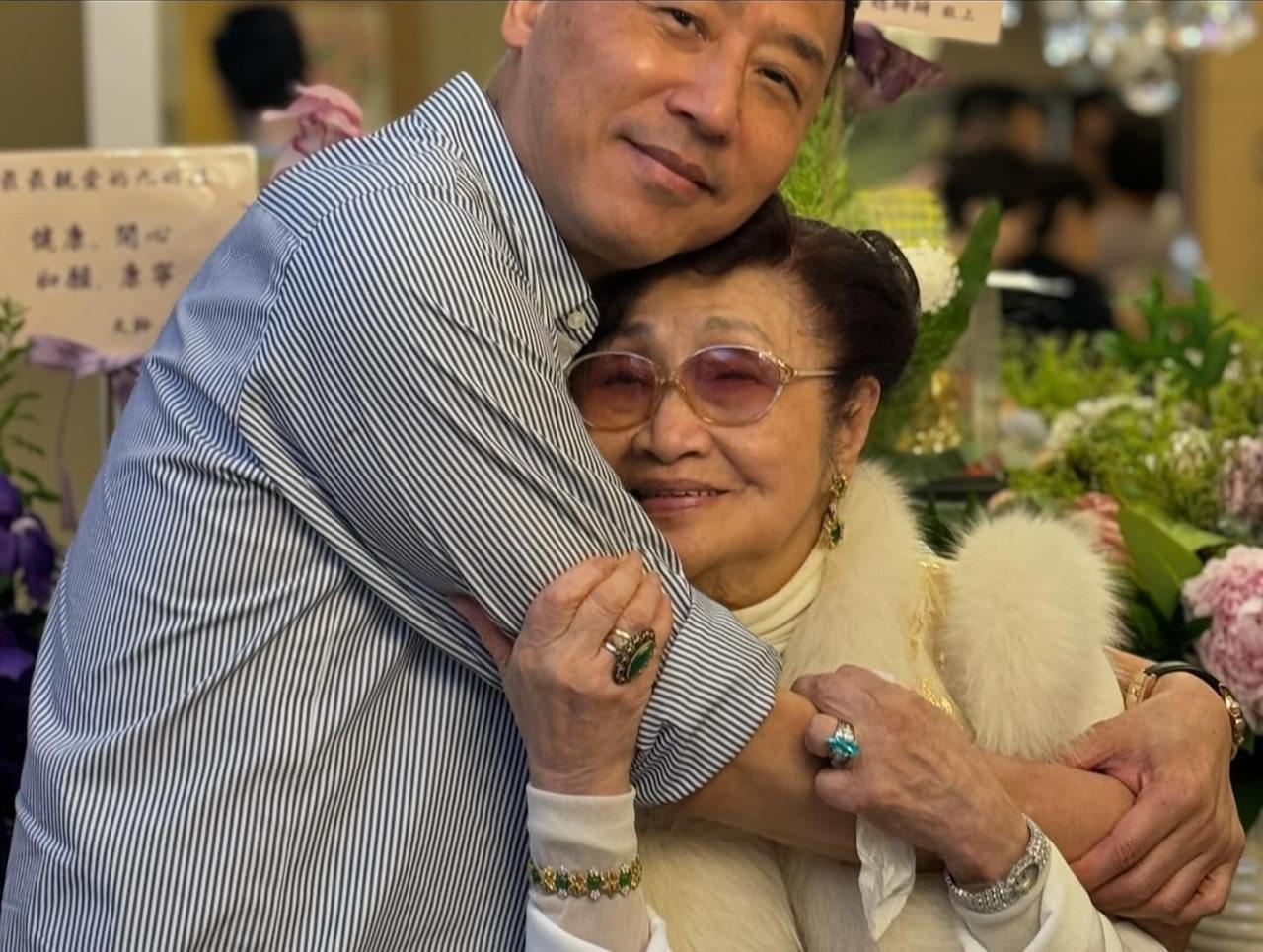 唐鶴德都有到賀。