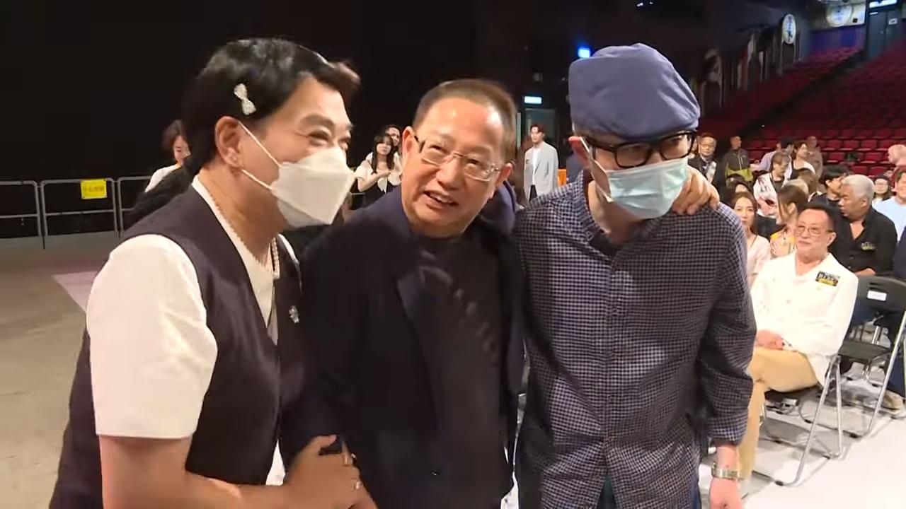 老翻何伯何太直踩《逆天奇案2》大結局現場。