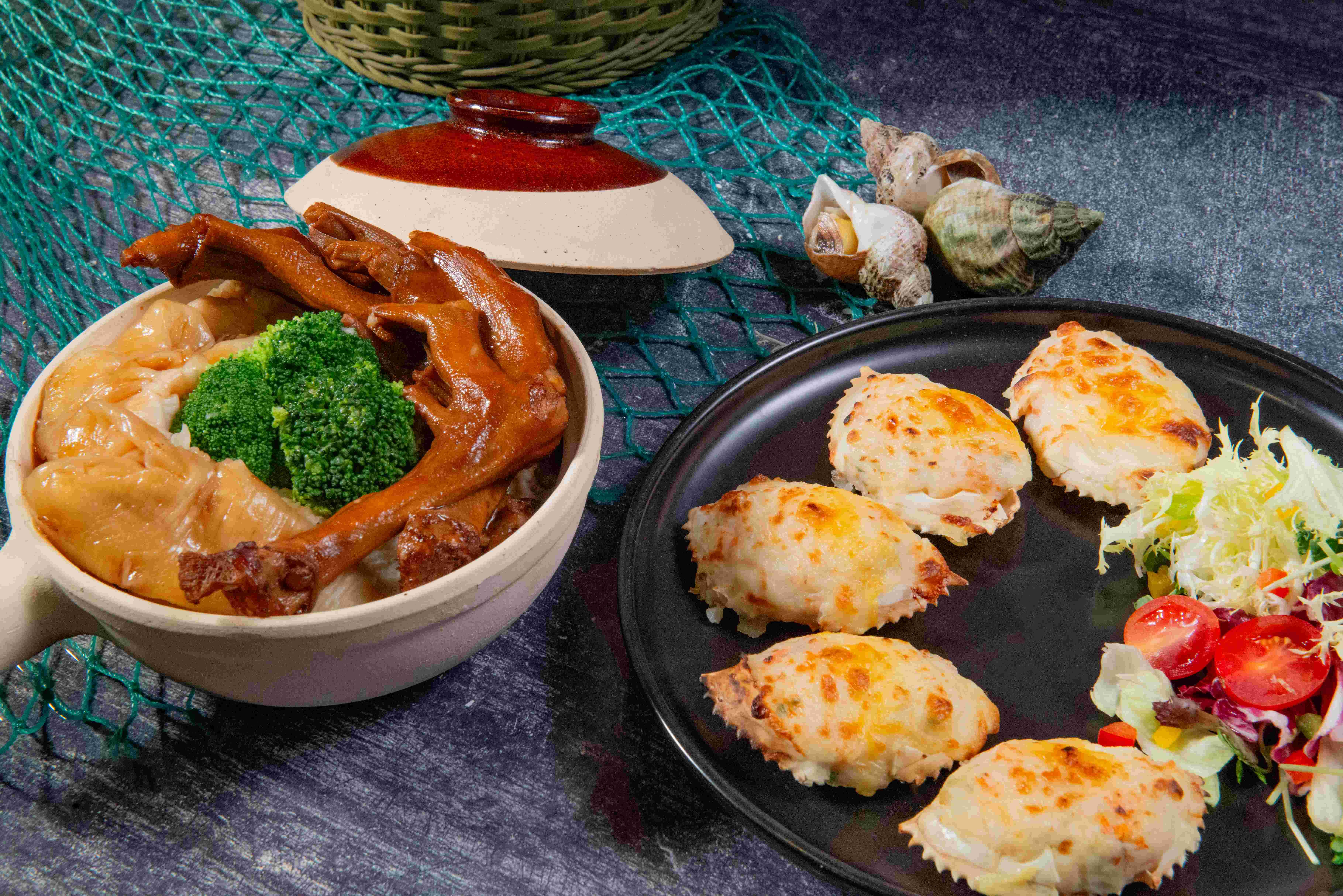 紅燒花膠燴鴨掌 及 海鮮焗釀蟹蓋