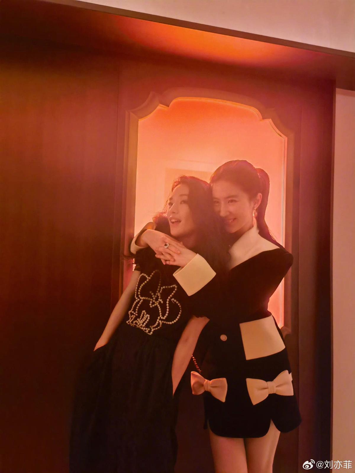 劉亦菲與舒淇表現老友。