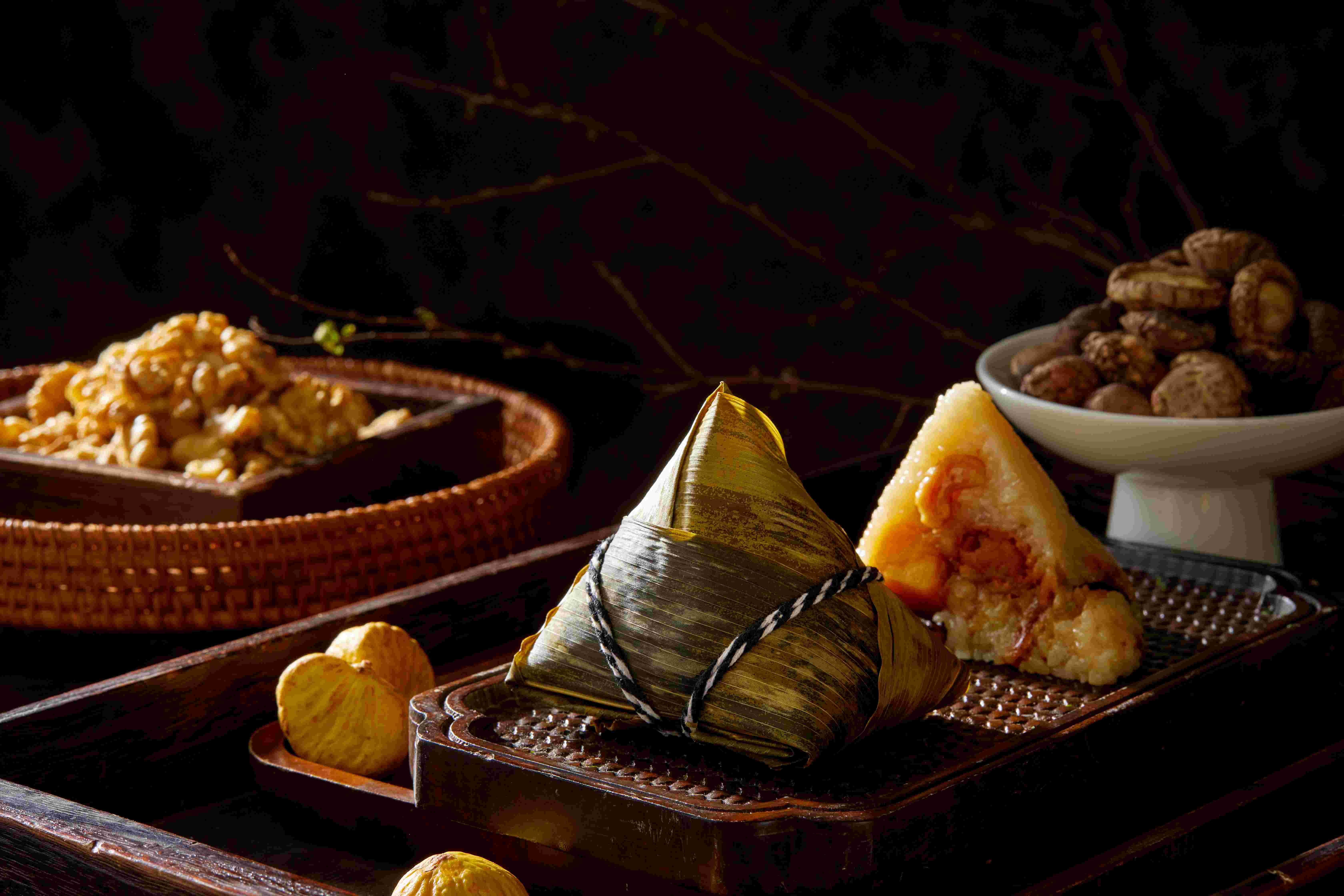 「菌菇栗子蛋黃粽」$62 /隻