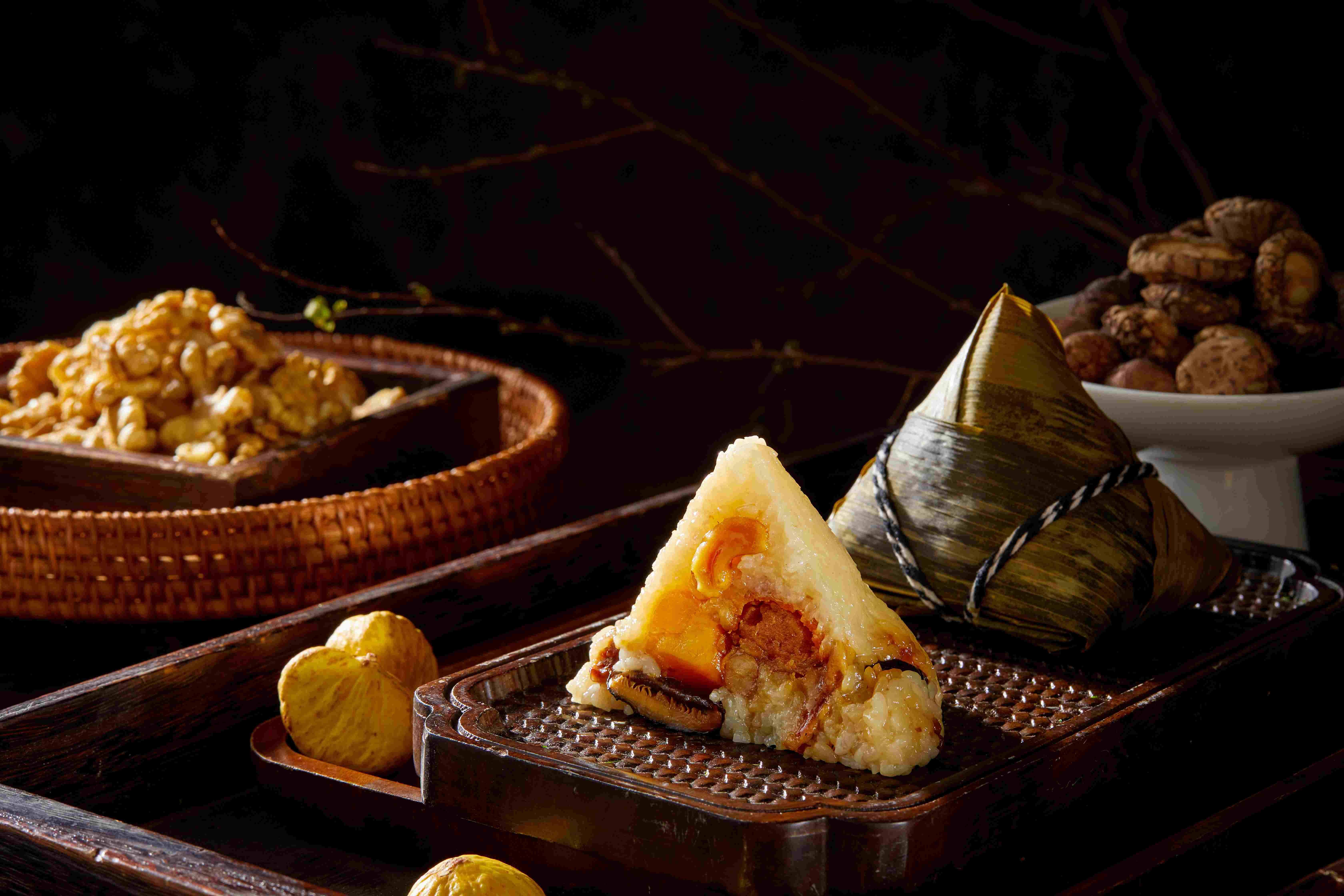 「菌菇栗子蛋黃粽」$62 /隻