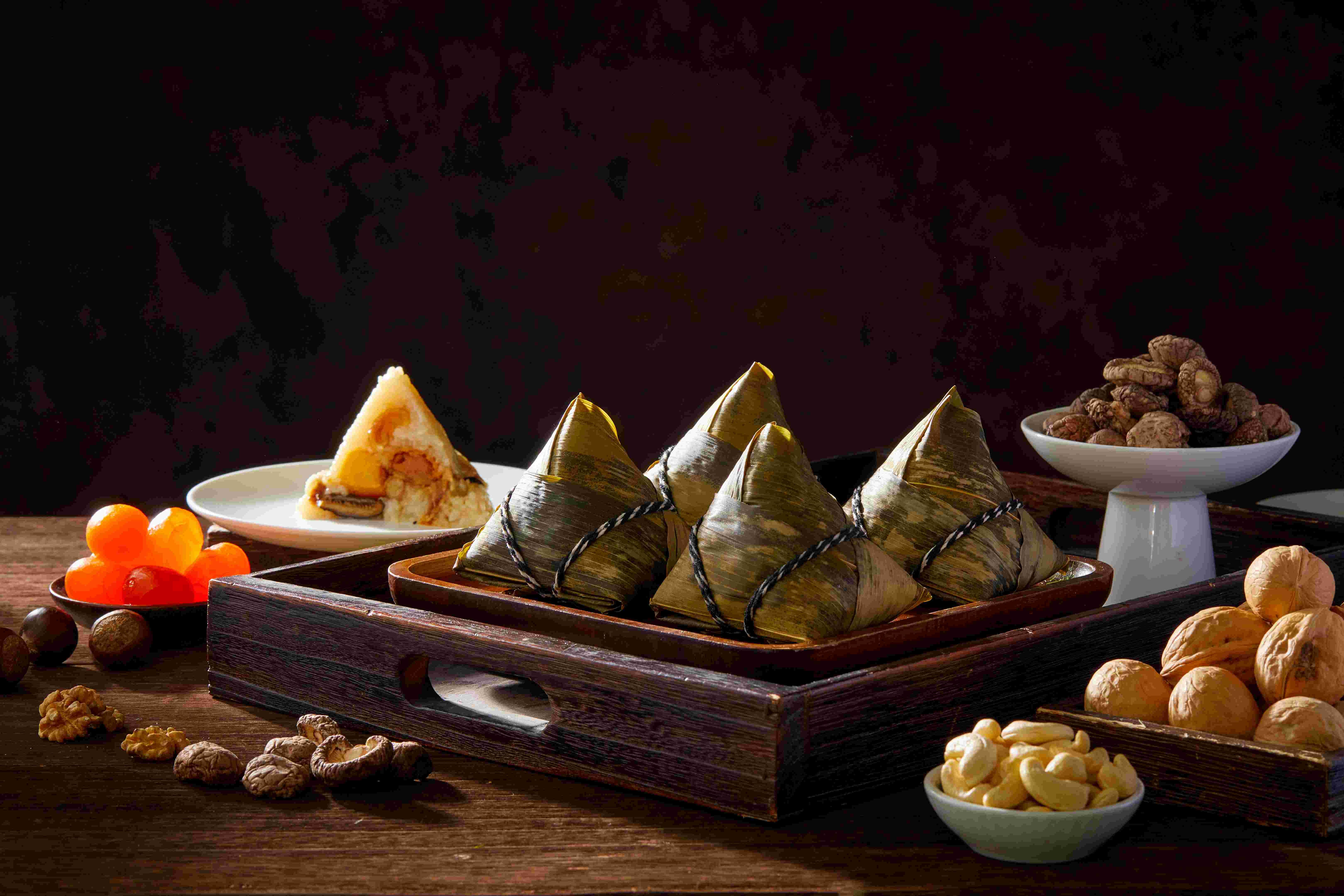 「菌菇栗子蛋黃粽」$62 /隻