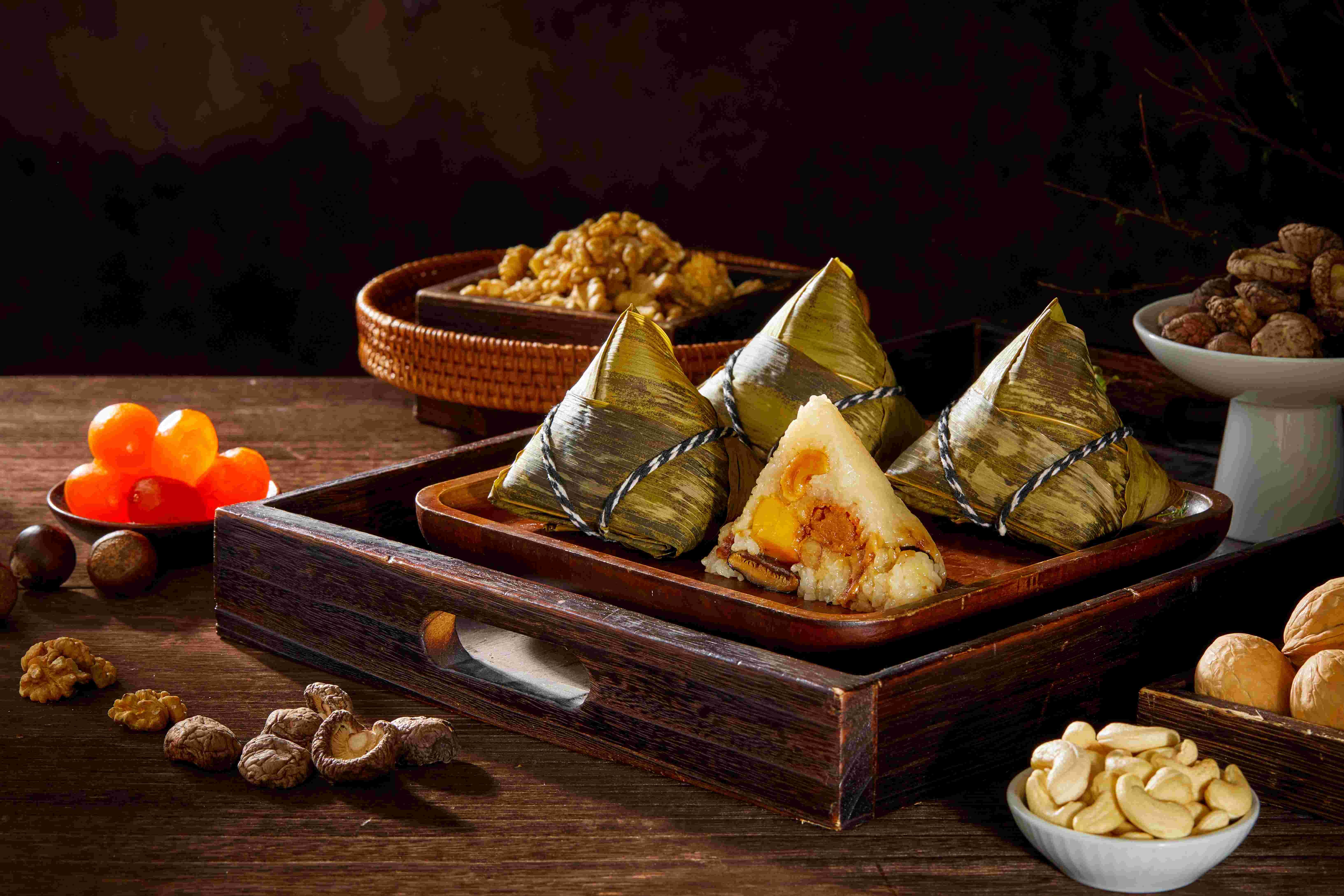 「菌菇栗子蛋黃粽」$62 /隻