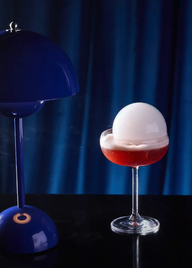 Catch Me If You Can: 客人以雞尾酒杯捕捉氣泡,將香氣及玩樂元素滲入,呈獻讓人愛不釋手的難忘片段。