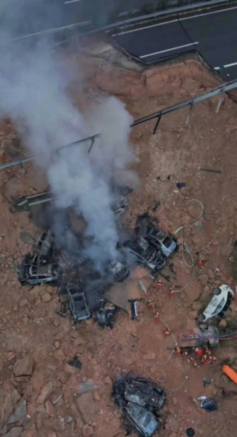 廣東梅州梅龍高速公路周三(1日)路面塌陷事故