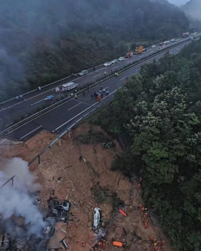 廣東梅州梅龍高速公路周三(1日)路面塌陷事故