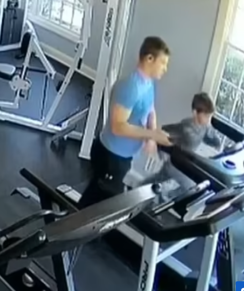 美國新澤西州一名31歲父親因為嫌棄自己的6歲兒子太肥,強迫對方長時間在跑步機上進行高強度運動,即使多次疲累摔倒仍不准停下(影片截圖)