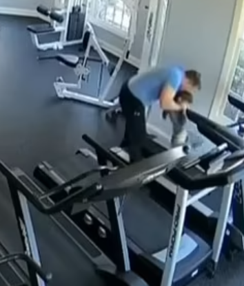 美國新澤西州一名31歲父親因為嫌棄自己的6歲兒子太肥,強迫對方長時間在跑步機上進行高強度運動,即使多次疲累摔倒仍不准停下(影片截圖)