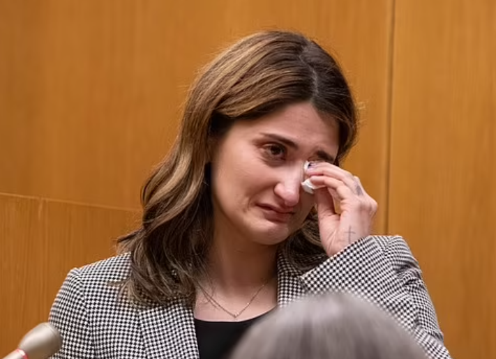 母親曾指這位「父親」直到Corey5歲才出現要求探視權,之後就開始虐待兒子。