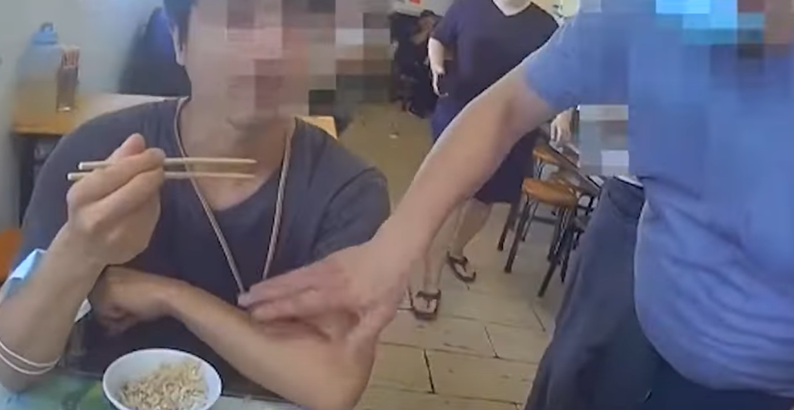 台灣台中市一名45歲男子在餐廳準備拿筷子用餐時,突全身僵硬毫無反應,仿佛「石化」了一般,餐廳東主馬上報警召救護車送該名男子到醫院急救。幸治療後男子並無大礙,惟對於先前的記憶完全「斷片」,救護人員確認他是因血糖太低導致。