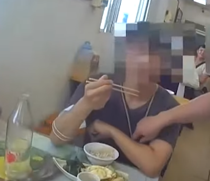 台灣台中市一名45歲男子在餐廳準備拿筷子用餐時,突全身僵硬毫無反應,仿佛「石化」了一般,餐廳東主馬上報警召救護車送該名男子到醫院急救。幸治療後男子並無大礙,惟對於先前的記憶完全「斷片」,救護人員確認他是因血糖太低導致。