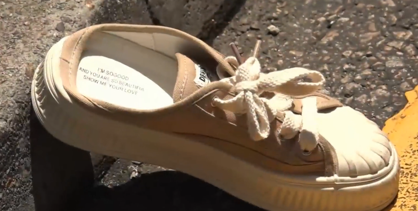 現場留有一隻相信是女事主的鞋(有線新聞)