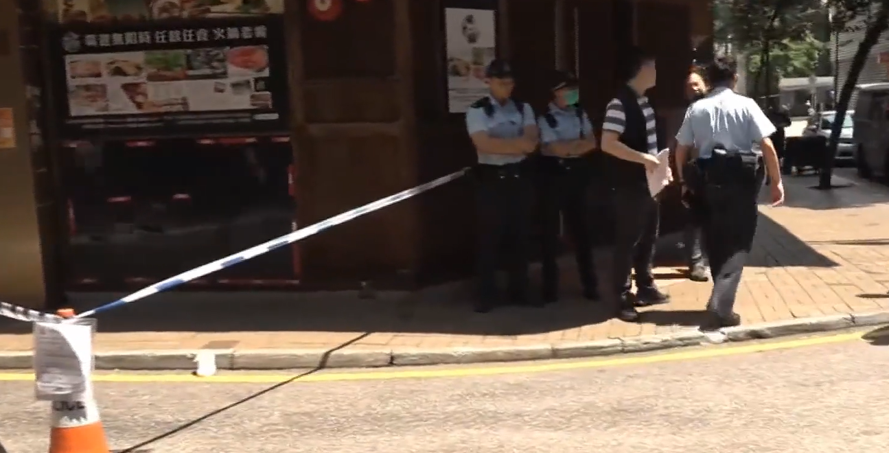 尖沙咀有女子遭挾持上車,警方一度追截。(有線新聞)