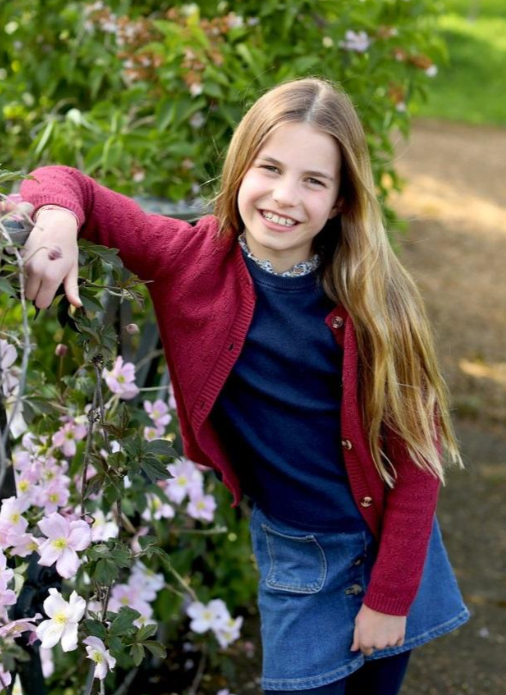 威廉凱特早前發布二女夏洛特9歲生日的照片。(互聯網)