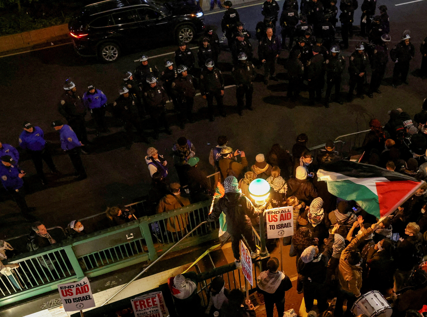 加沙戰事觸發的美國校園反戰示威潮持續,早前被紐約警方進入校園清場的哥倫比亞大學宣布取消原定下星期舉行的畢業禮。(路透社資料圖片)