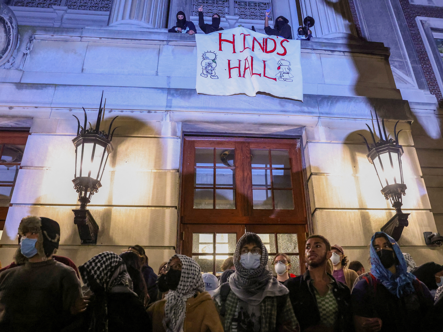 加沙戰事觸發的美國校園反戰示威潮持續,早前被紐約警方進入校園清場的哥倫比亞大學宣布取消原定下星期舉行的畢業禮。(路透社資料圖片)