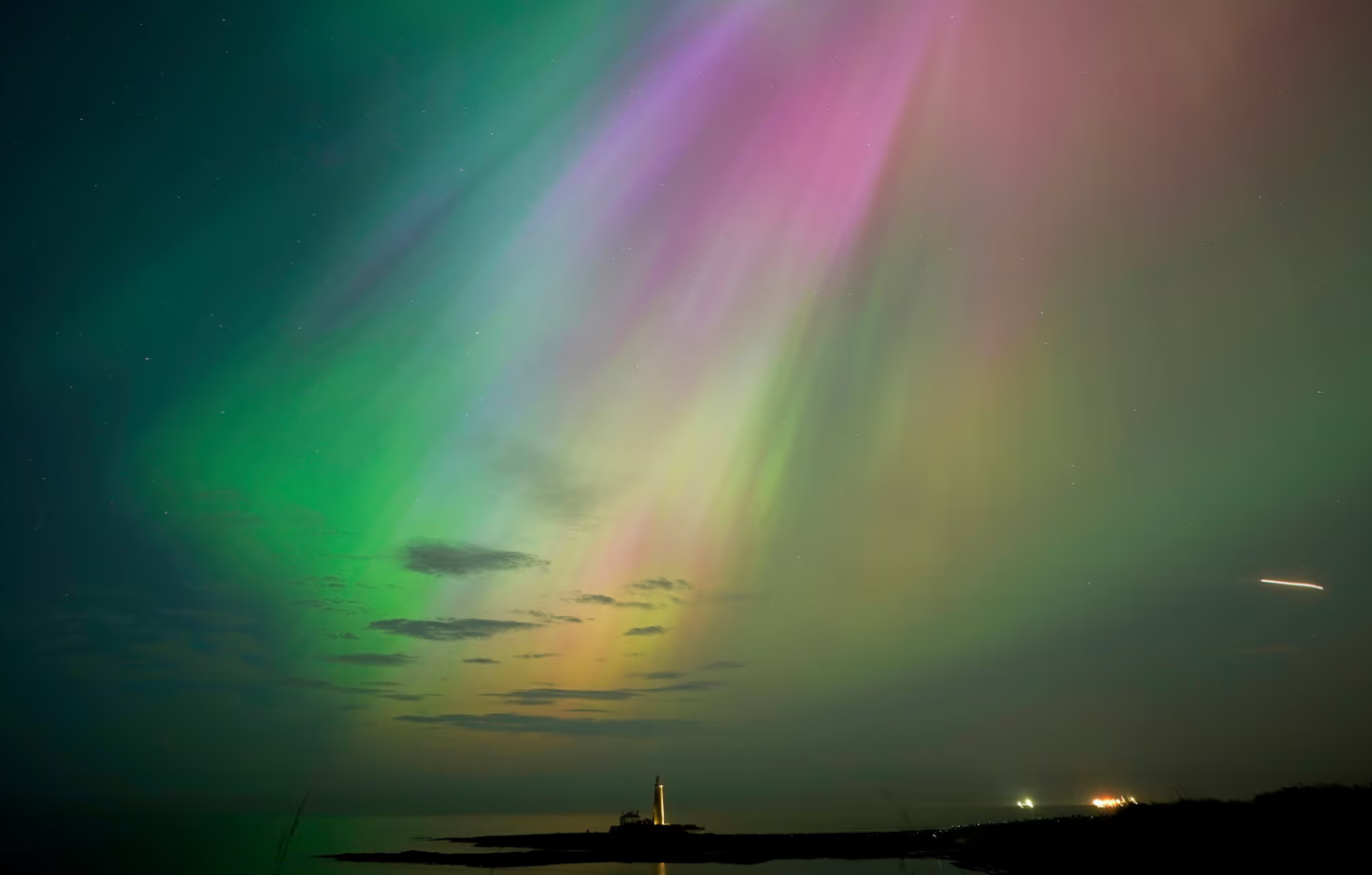 英格蘭出現極光(網上圖片)