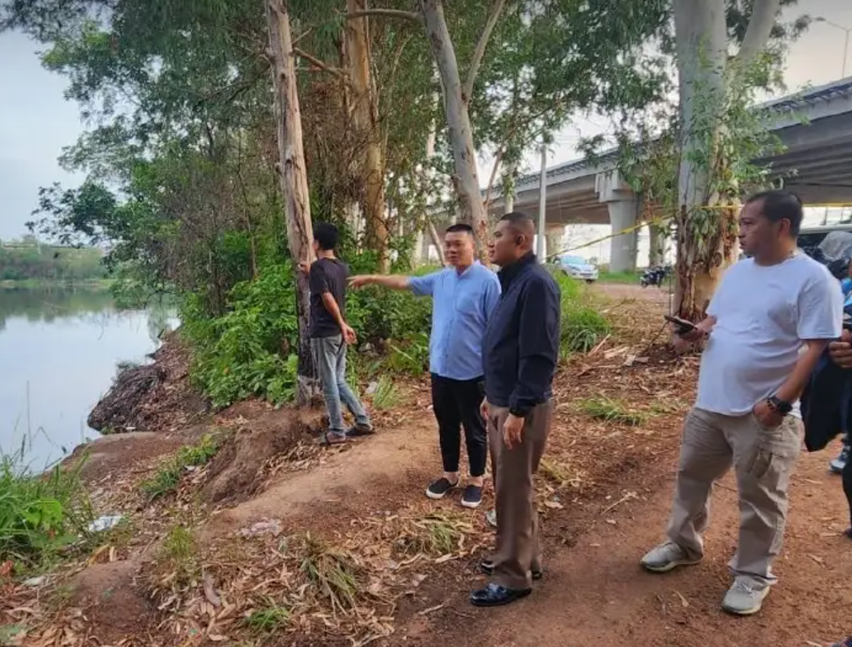 警方經連日追蹤,周六(11日)派出潛水員在芭堤雅一個水塘搜索,晚上打撈出一個200公升容量的黑色大膠桶,內裏裝滿水泥,死者就藏屍桶內,全部手指被切斷,相信是有人欲阻礙警方尋找死者身份