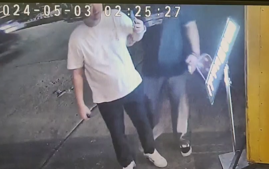 閉路電視片段顯示,他在曼谷被兩名男子押上車,然後駛至芭堤雅。