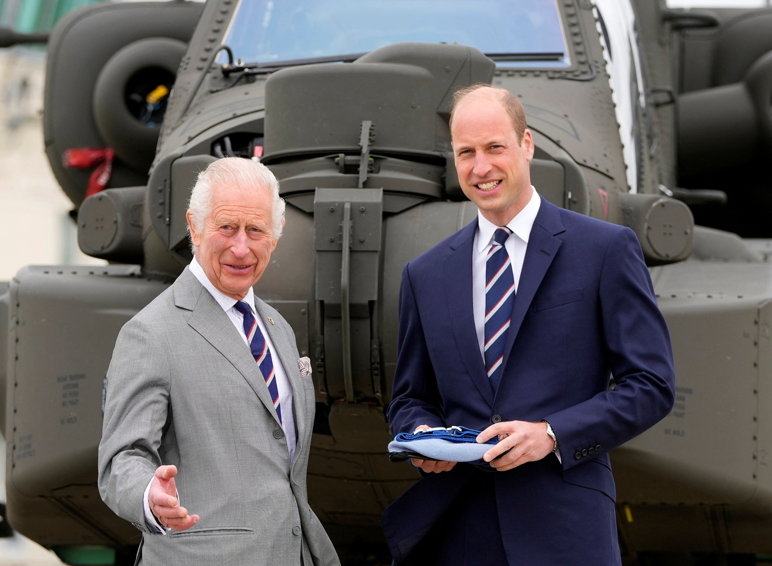 查理斯三世把陸軍航空隊總司令的軍銜移交威廉。(路透社)