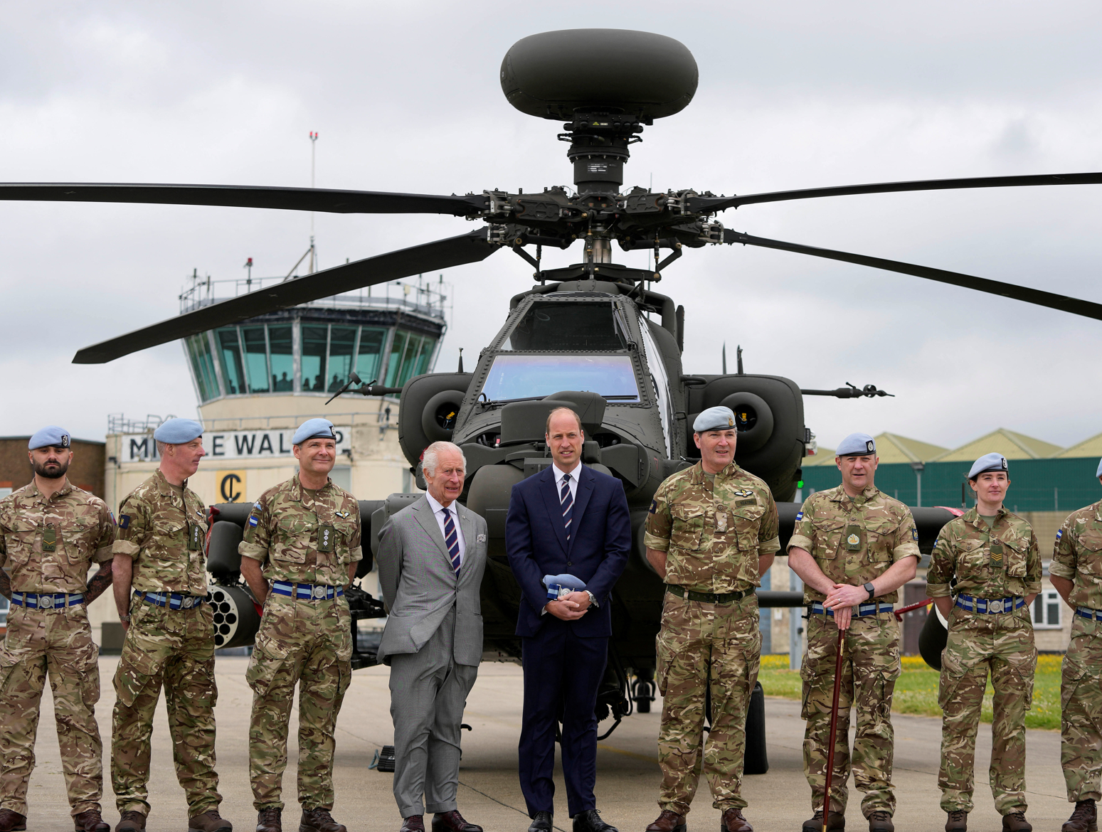 查理斯三世把陸軍航空隊總司令的軍銜移交威廉。(路透社)