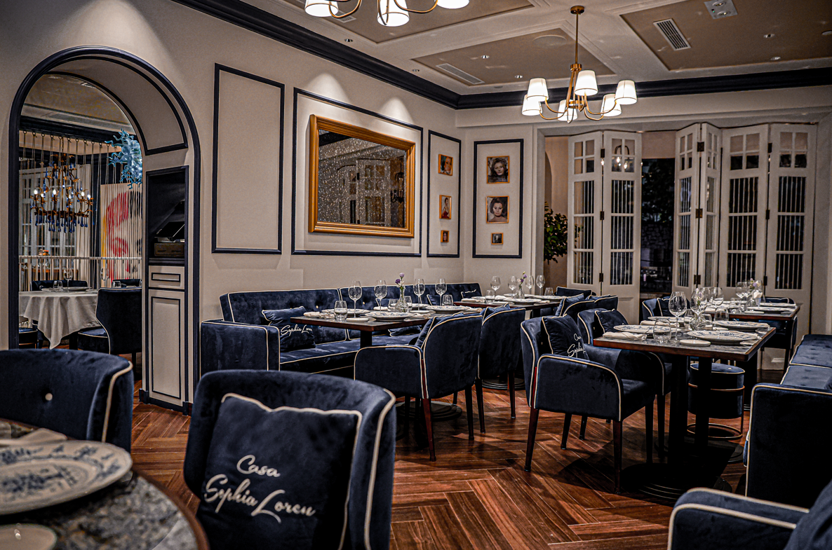 屢獲殊榮的意大利MAG設計工作室,以藍色、白色和奶油色系打造優雅裝潢。