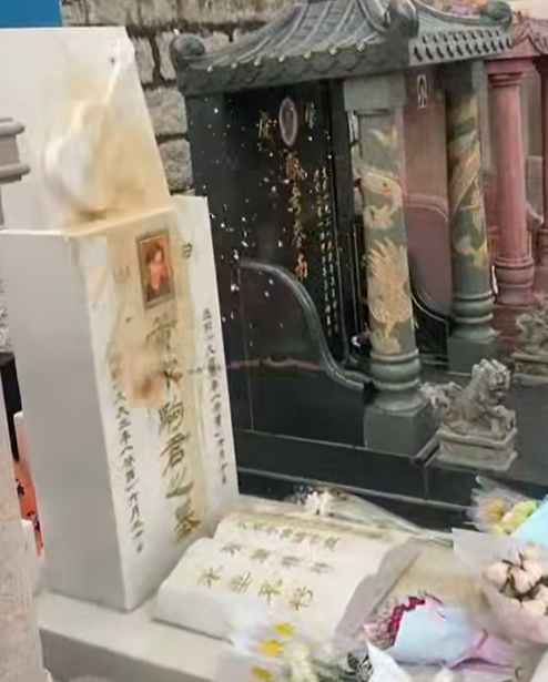 Beyond黃家駒墓碑疑遭人刑毀。(互聯網)