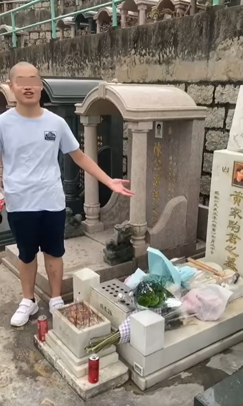 「光頭Bob」不停用粗口指罵黃家駒,並肆意破壞對方的墓碑。
