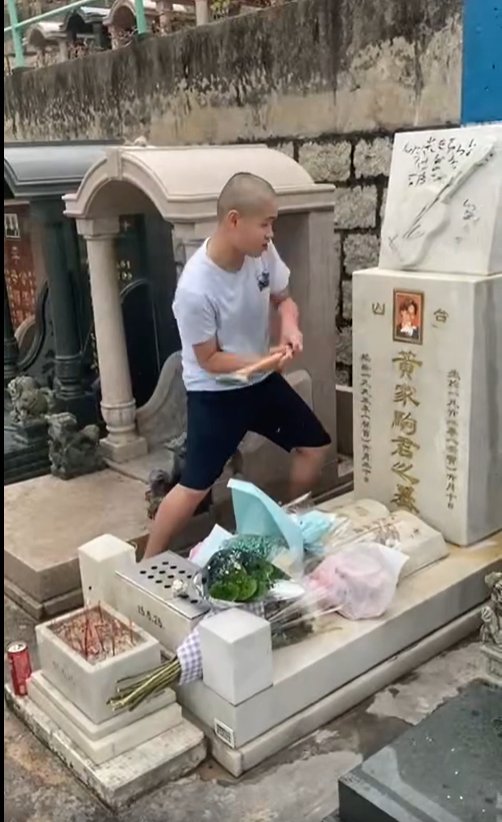 「光頭Bob」不停用粗口指罵黃家駒,並肆意破壞對方的墓碑。
