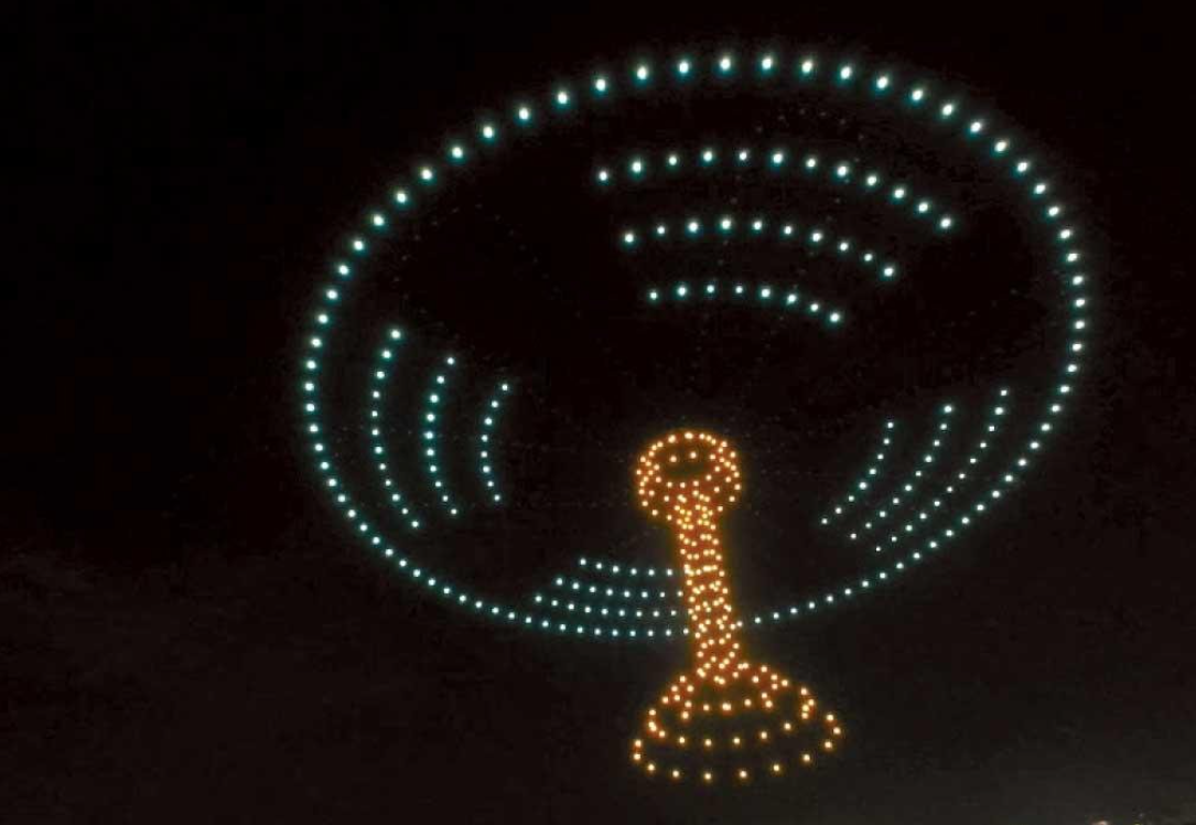 「多啦A夢(香港舊稱叮噹)」全球首場無人機匯演將於周六(25日)晚於尖沙嘴星光大道一帶海濱上演