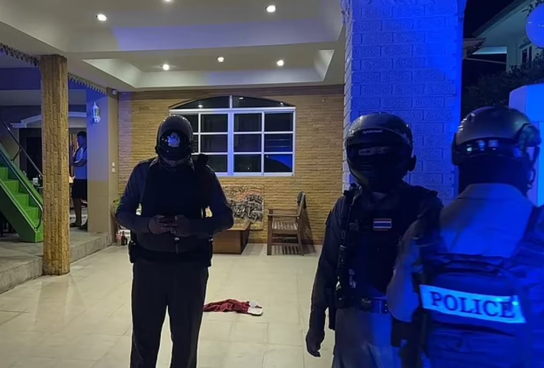 救護人員及警員到場。(互聯網)