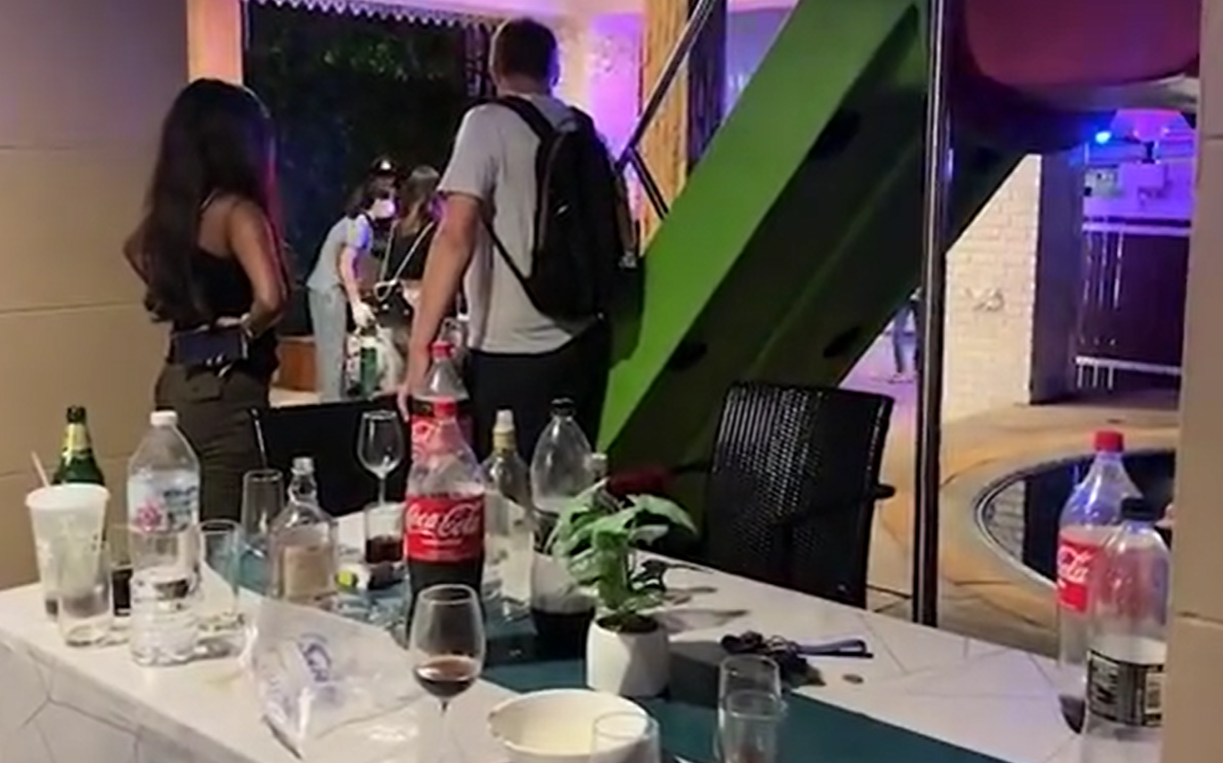 救護人員及警員到場。(互聯網)