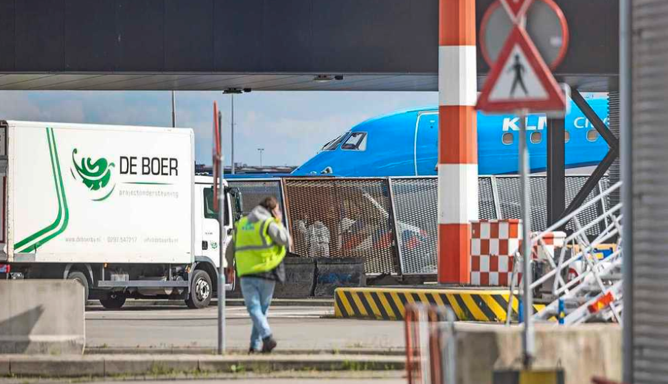 荷蘭阿姆斯特丹機場生恐怖死亡事件,有一人捲入準備起飛的航班引擎當場喪生。(網上圖片)