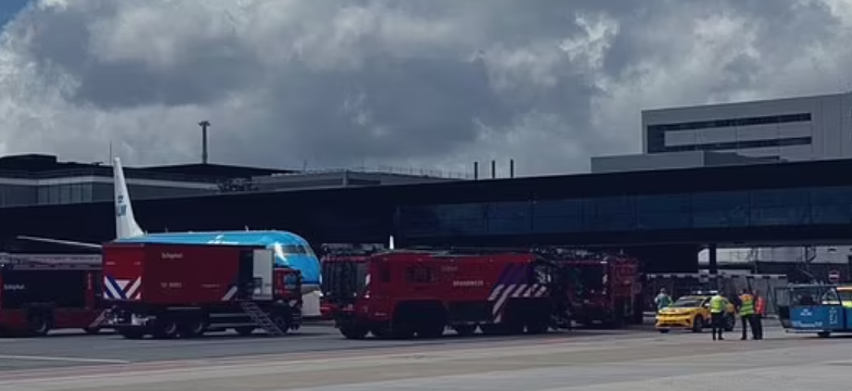 荷蘭阿姆斯特丹機場生恐怖死亡事件,有一人捲入準備起飛的航班引擎當場喪生。(網上圖片)