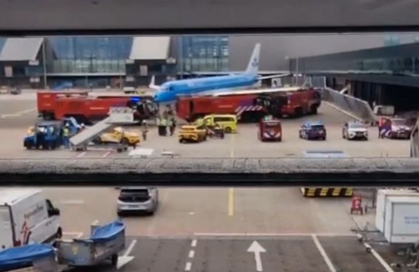 荷蘭阿姆斯特丹機場生恐怖死亡事件,有一人捲入準備起飛的航班引擎當場喪生。(網上圖片)