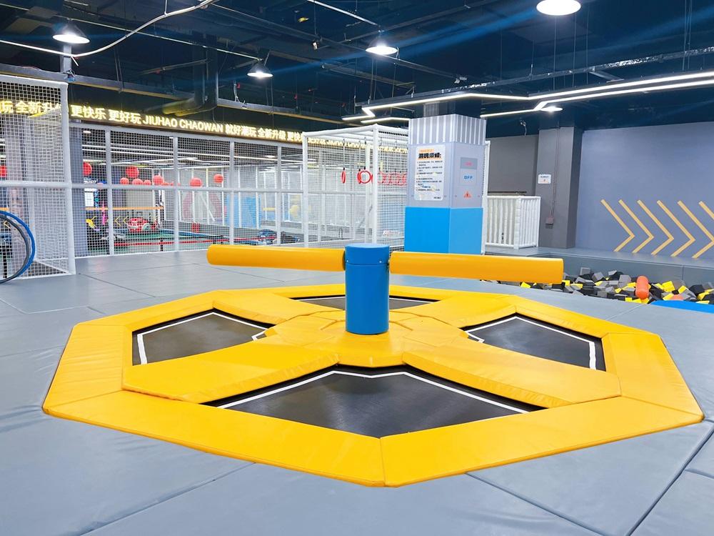 蹦床區俄羅斯轉盤